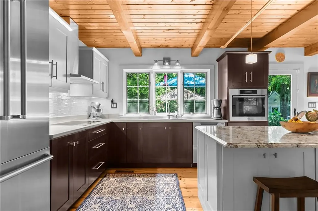 1912 Crandall Road Tiverton RI 02878