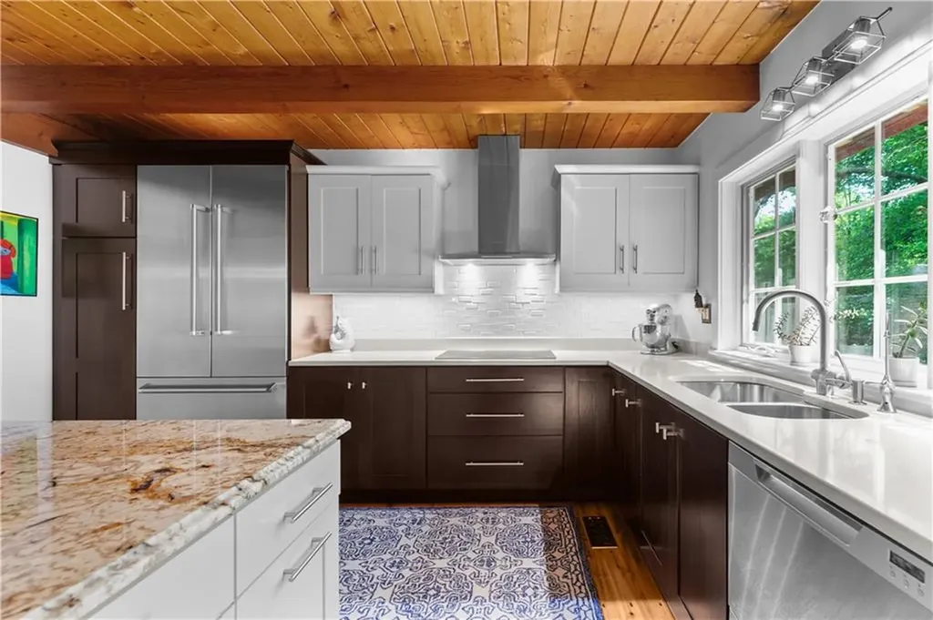 1912 Crandall Road Tiverton RI 02878