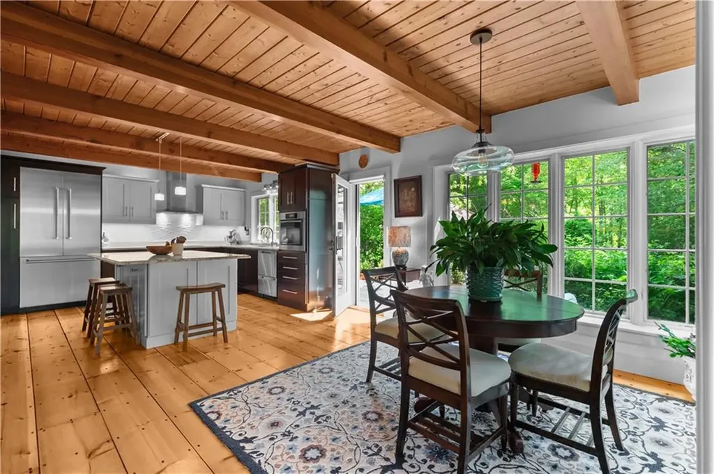 1912 Crandall Road Tiverton RI 02878
