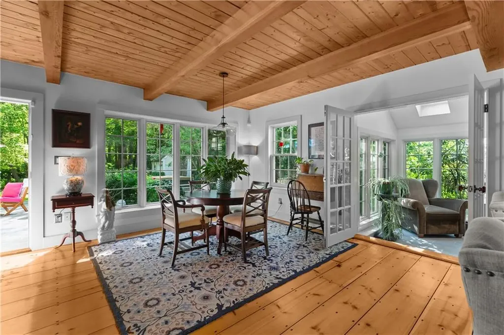 1912 Crandall Road Tiverton RI 02878