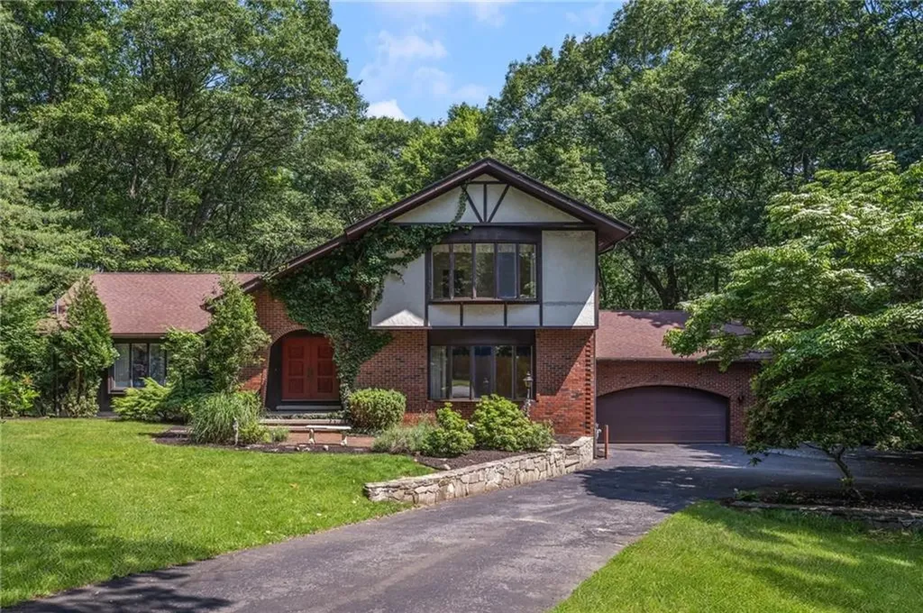 9 Beacon Hill Drive Warwick RI 02886