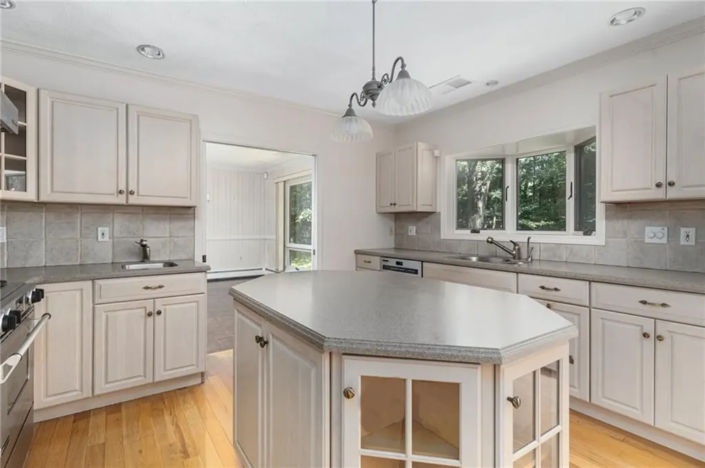 9 Beacon Hill Drive Warwick RI 02886