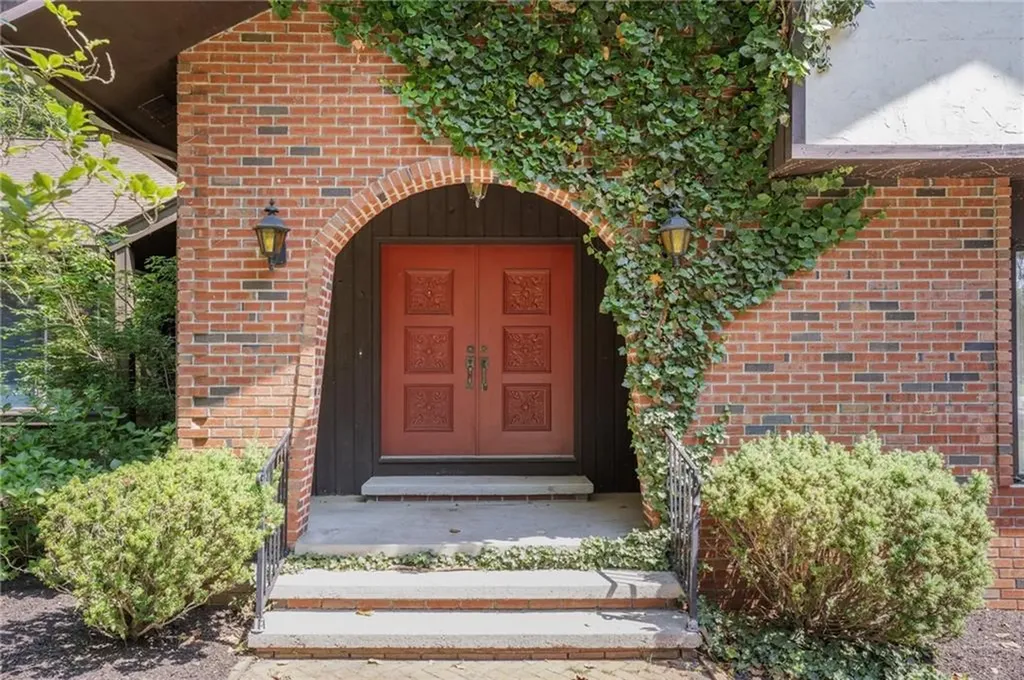9 Beacon Hill Drive Warwick RI 02886