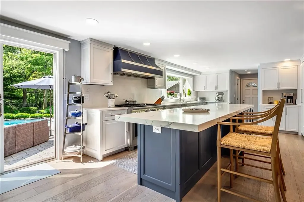 65 Knotty Pine Road Tiverton RI 02878