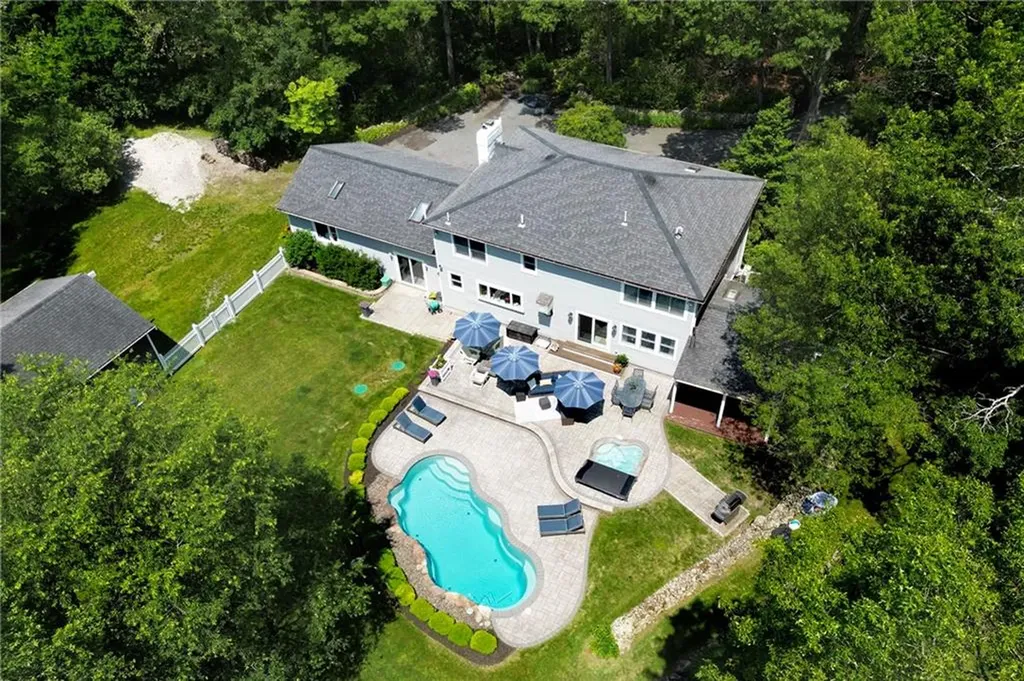 65 Knotty Pine Road Tiverton RI 02878
