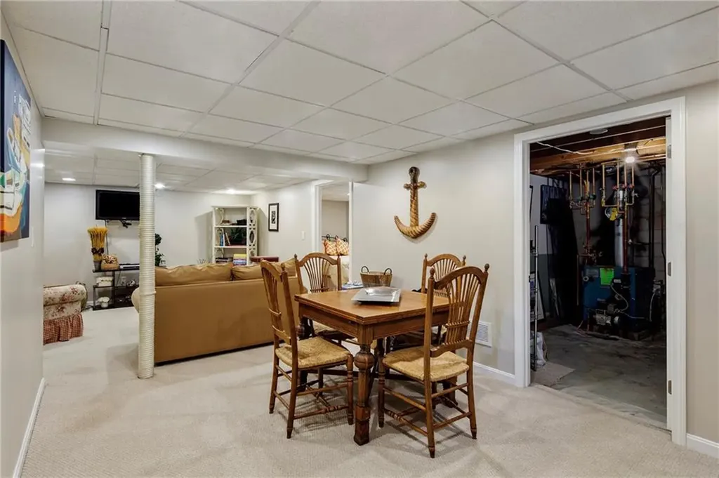 65 Knotty Pine Road Tiverton RI 02878