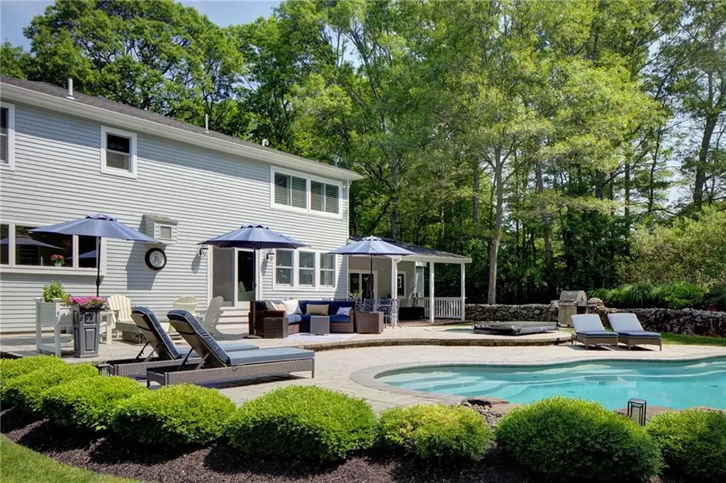 65 Knotty Pine Road Tiverton RI 02878