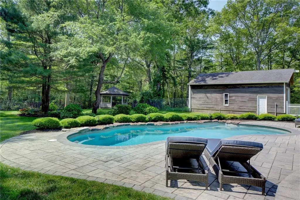 65 Knotty Pine Road Tiverton RI 02878