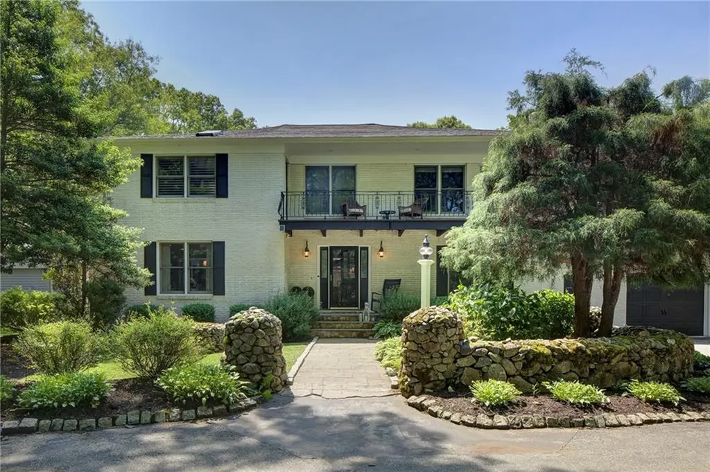 65 Knotty Pine Road Tiverton RI 02878