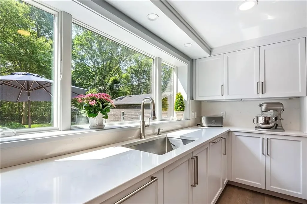 65 Knotty Pine Road Tiverton RI 02878