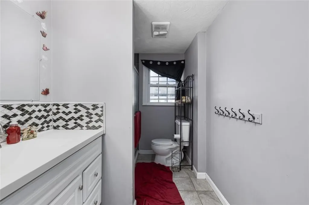 94 Waterman Avenue Warwick RI 02889