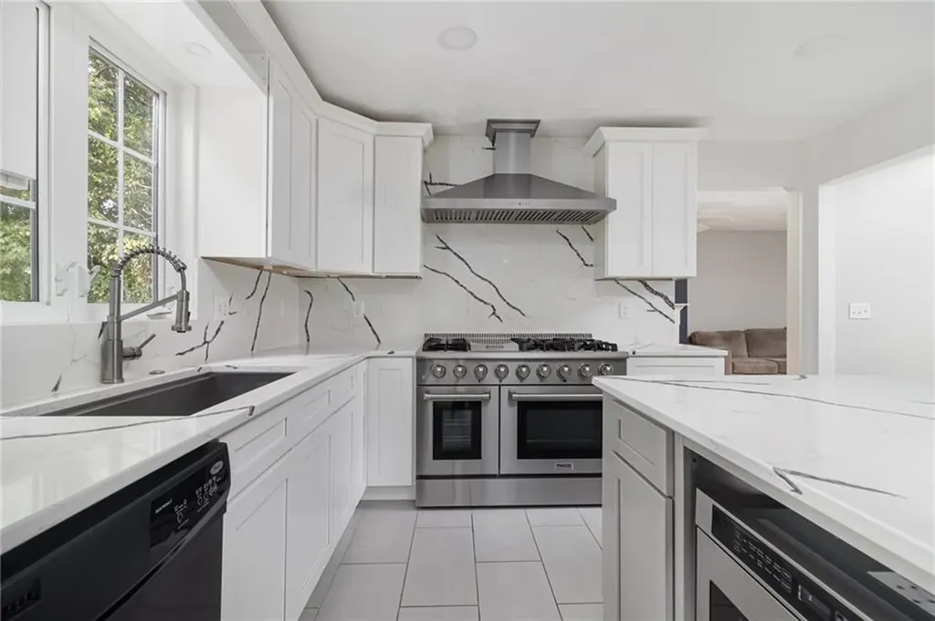29 Gilcrest Drive West Warwick RI 02893