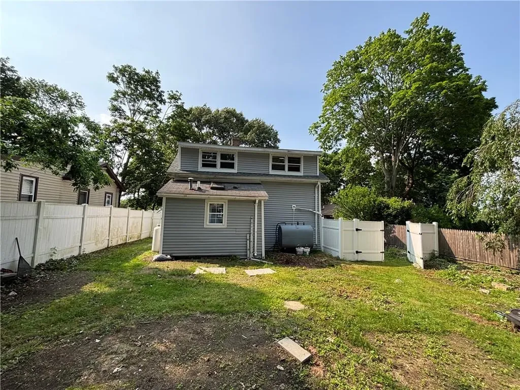 16 Mayor Lane Warwick RI 02889