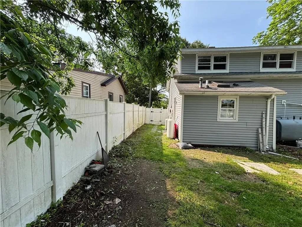 16 Mayor Lane Warwick RI 02889