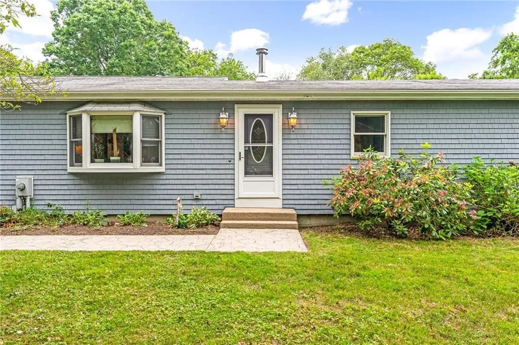 25 Dinonsie Way South Kingstown RI 02879