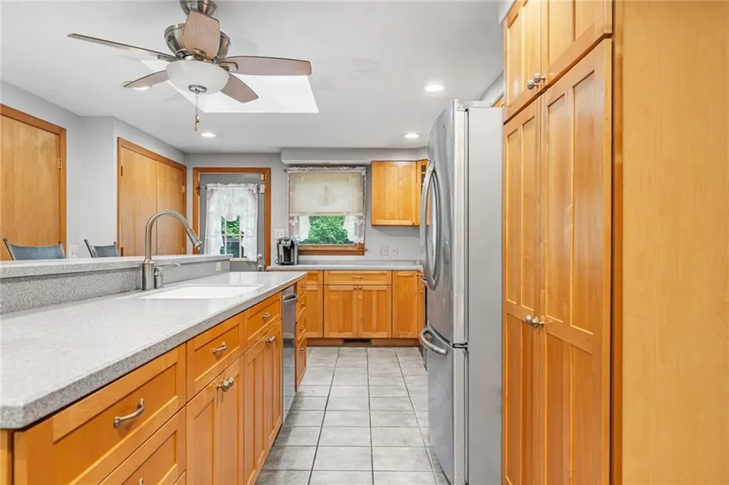 25 Dinonsie Way South Kingstown RI 02879