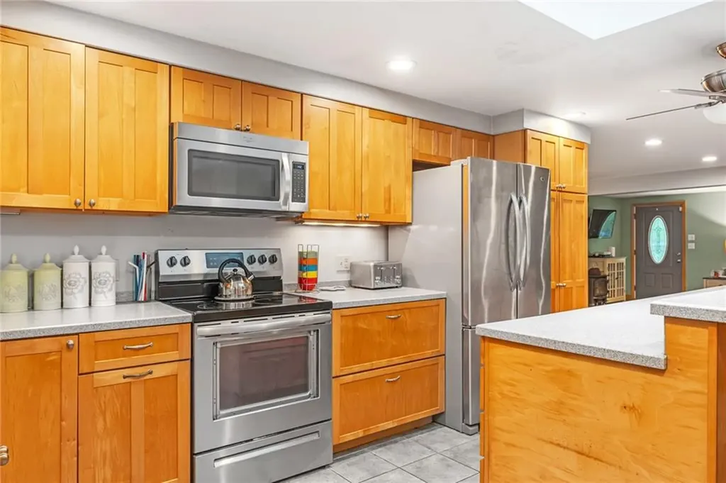 25 Dinonsie Way South Kingstown RI 02879