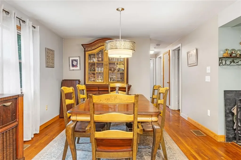 25 Dinonsie Way South Kingstown RI 02879