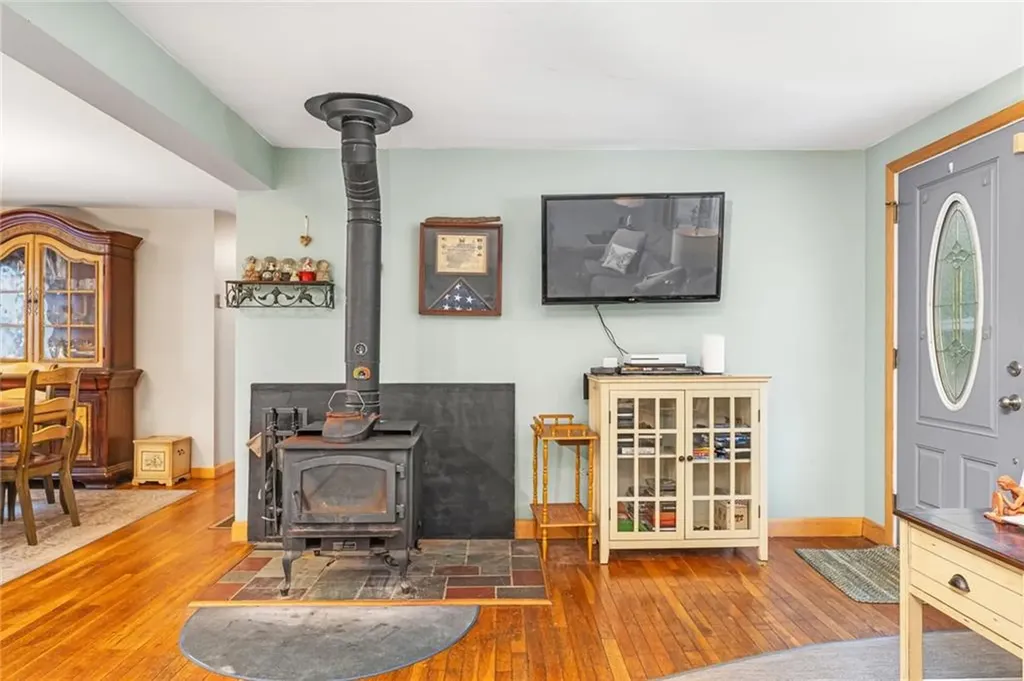 25 Dinonsie Way South Kingstown RI 02879