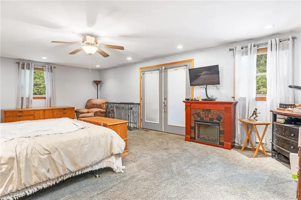 25 Dinonsie Way South Kingstown RI 02879