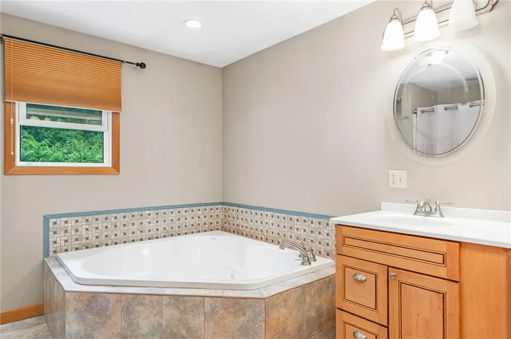 25 Dinonsie Way South Kingstown RI 02879