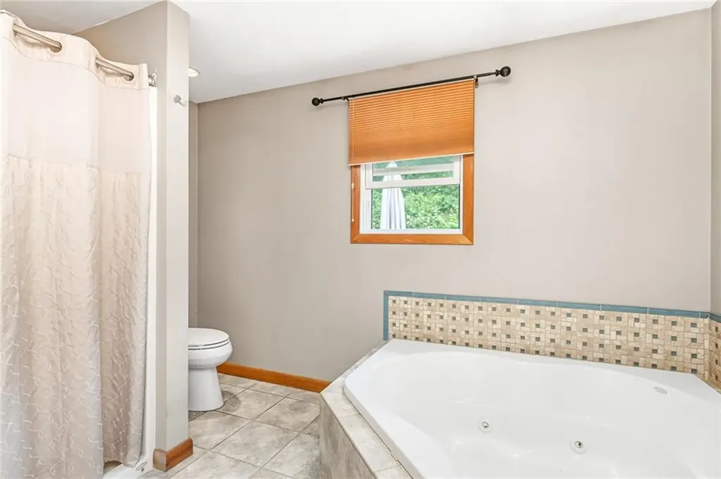 25 Dinonsie Way South Kingstown RI 02879