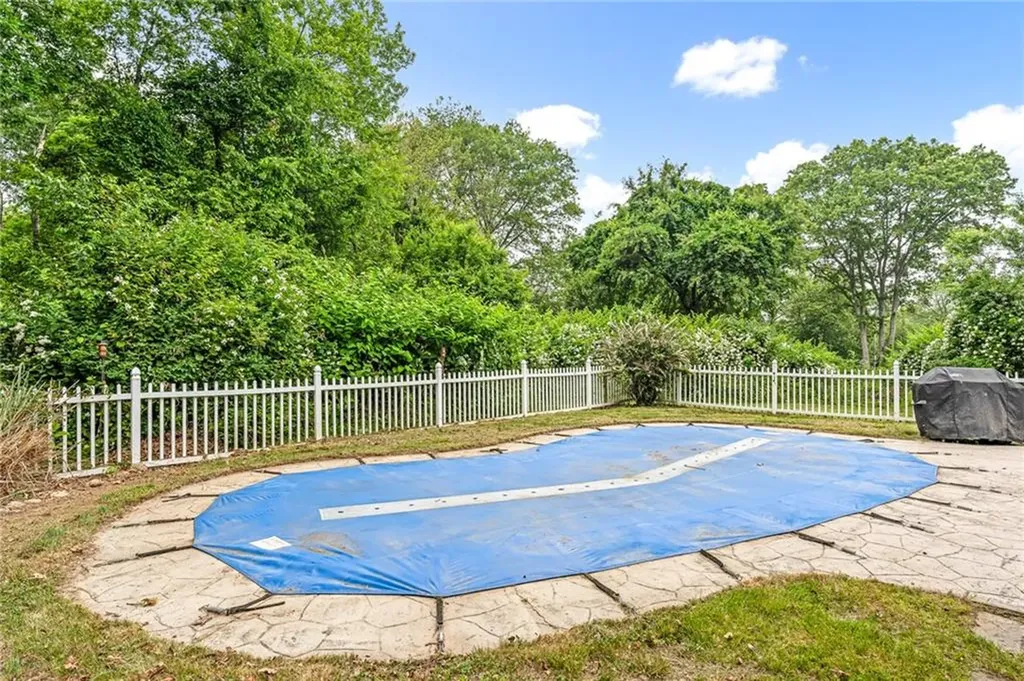 25 Dinonsie Way South Kingstown RI 02879