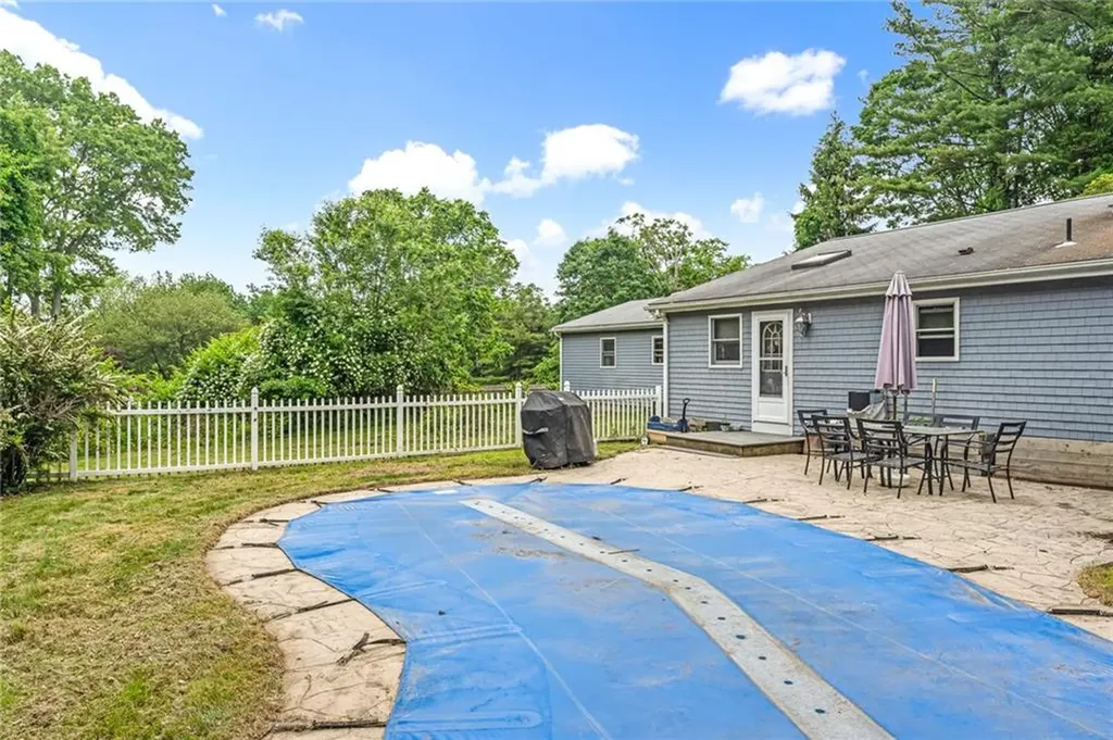 25 Dinonsie Way South Kingstown RI 02879