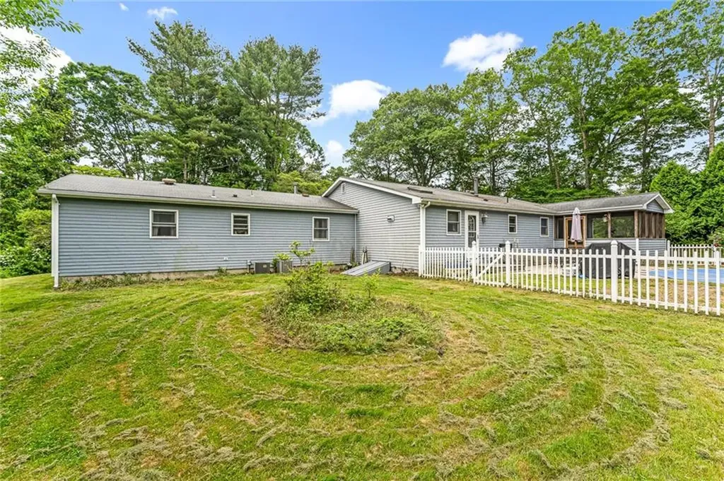 25 Dinonsie Way South Kingstown RI 02879