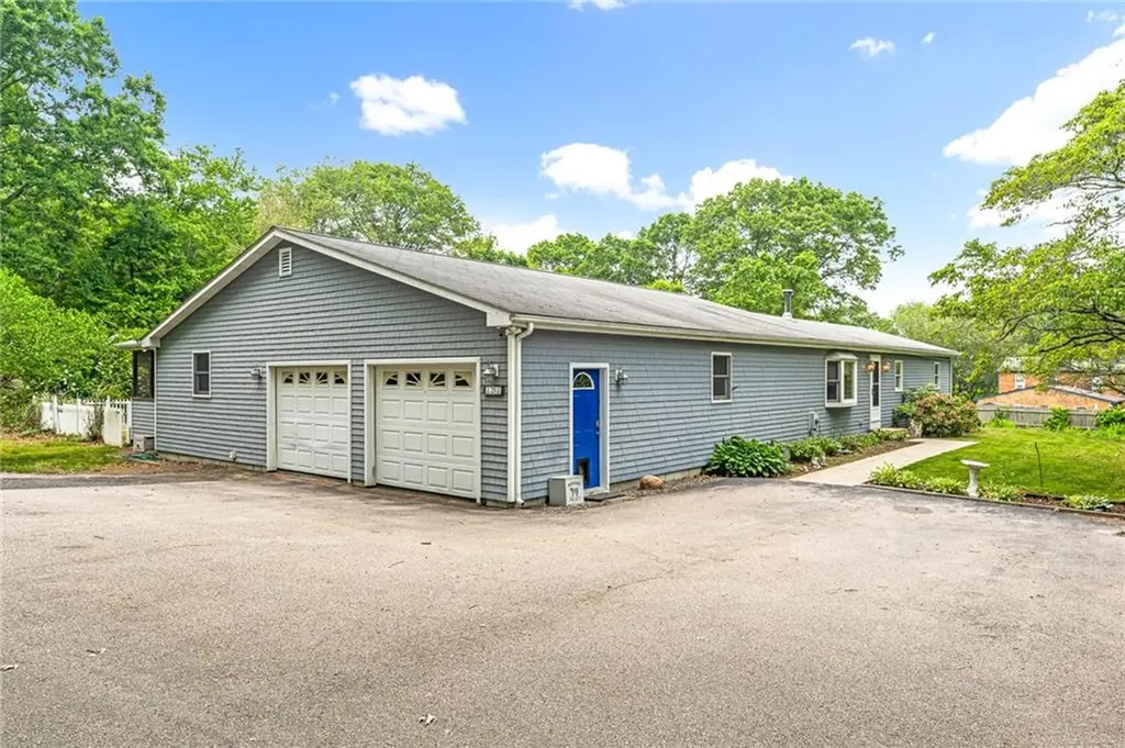 25 Dinonsie Way South Kingstown RI 02879