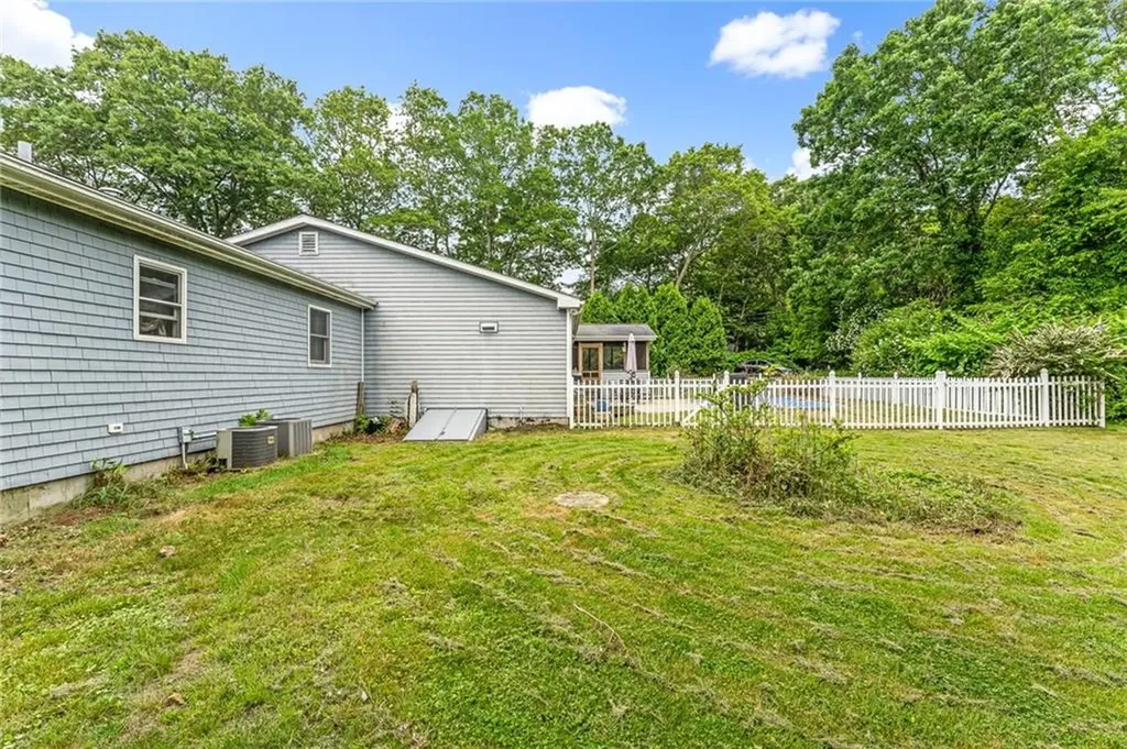 25 Dinonsie Way South Kingstown RI 02879