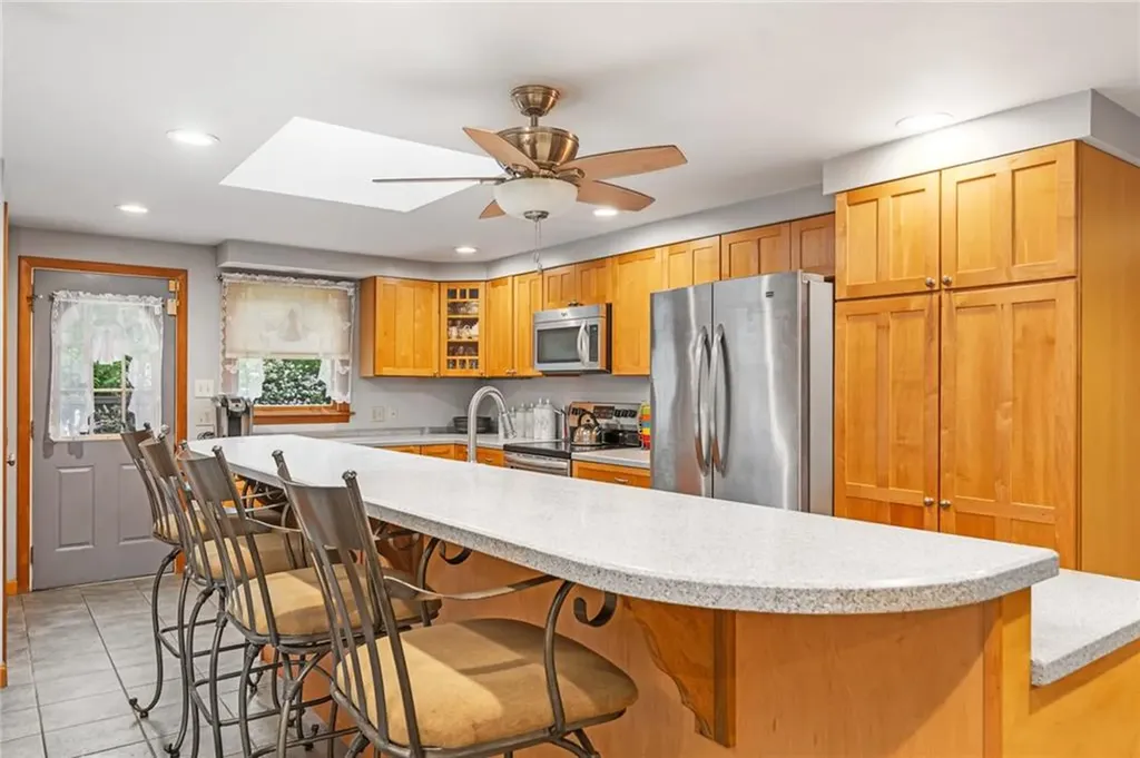 25 Dinonsie Way South Kingstown RI 02879