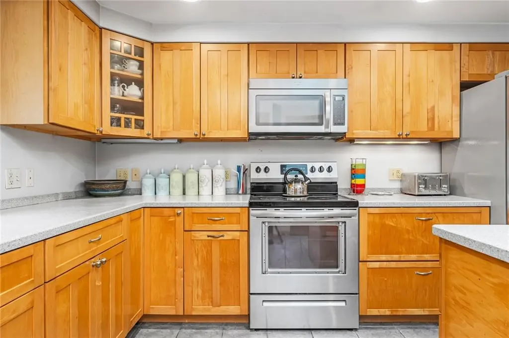 25 Dinonsie Way South Kingstown RI 02879