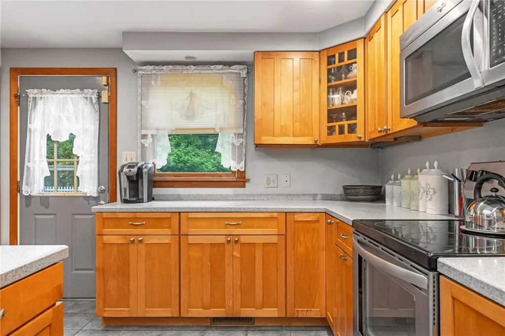 25 Dinonsie Way South Kingstown RI 02879