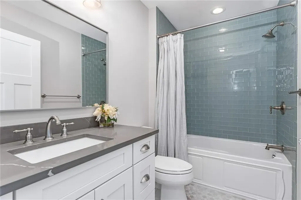 100 Algonquin Road Narragansett RI 02882