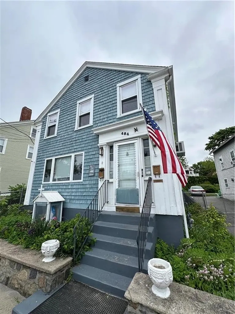 484 Thames Street Bristol RI 02809