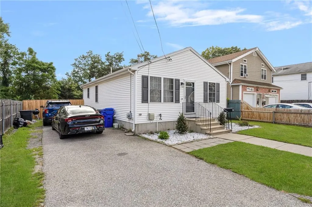 20 Thomas Avenue Pawtucket RI 02860