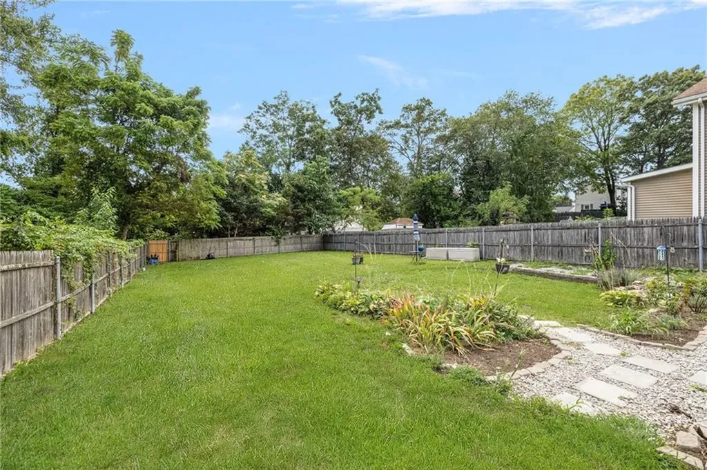 20 Thomas Avenue Pawtucket RI 02860