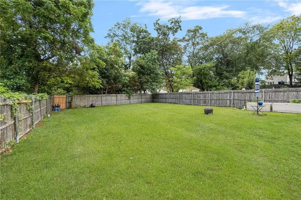 20 Thomas Avenue Pawtucket RI 02860