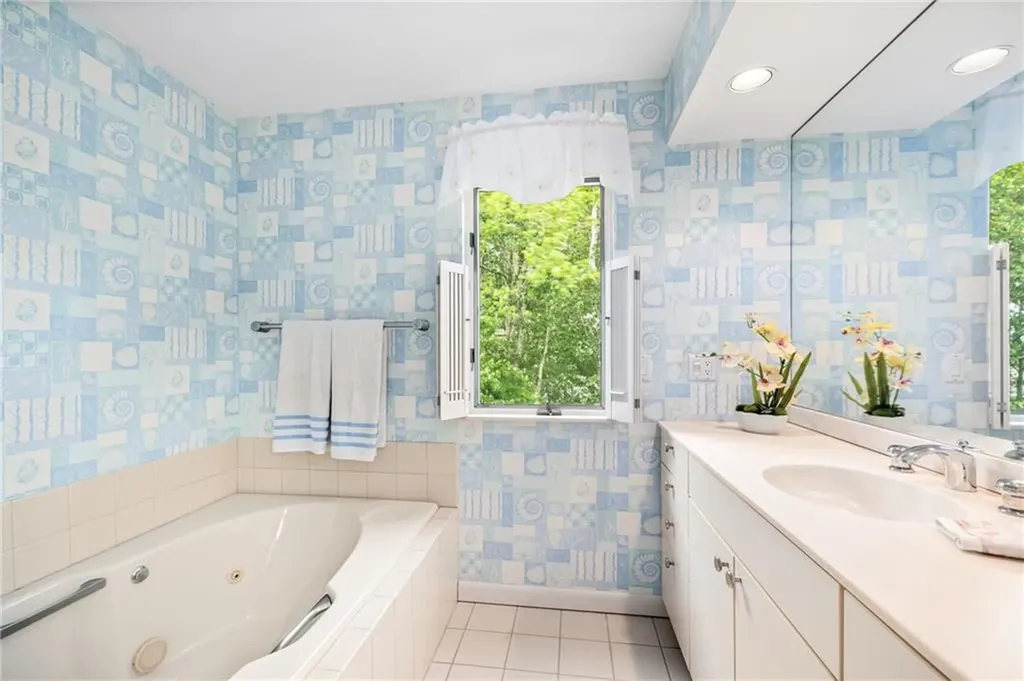 96 Starr Drive Narragansett RI 02882