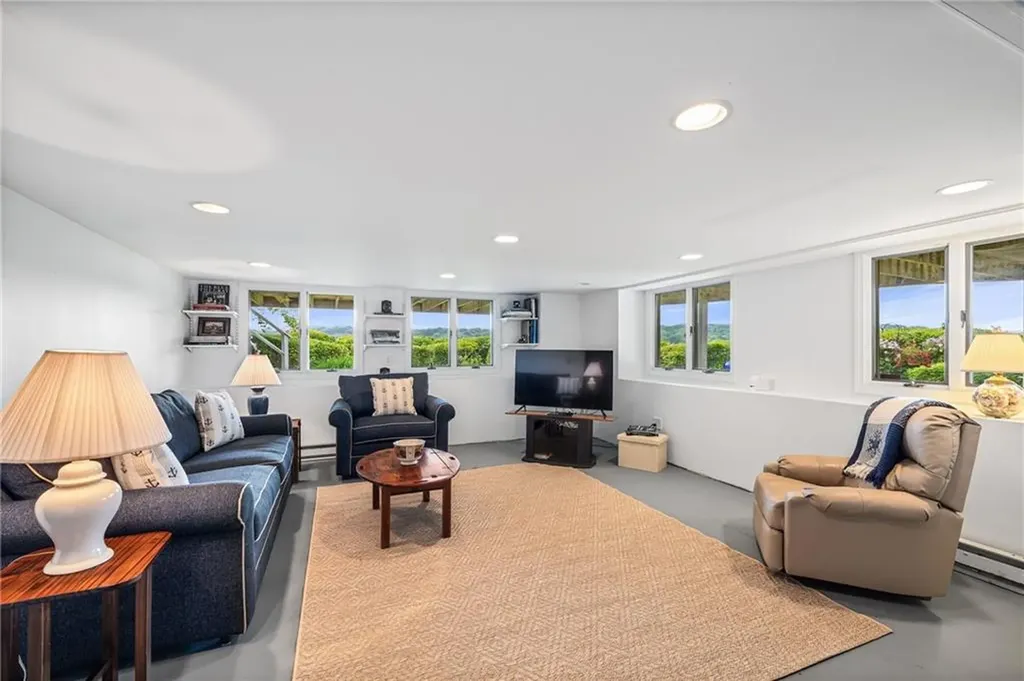 96 Starr Drive Narragansett RI 02882