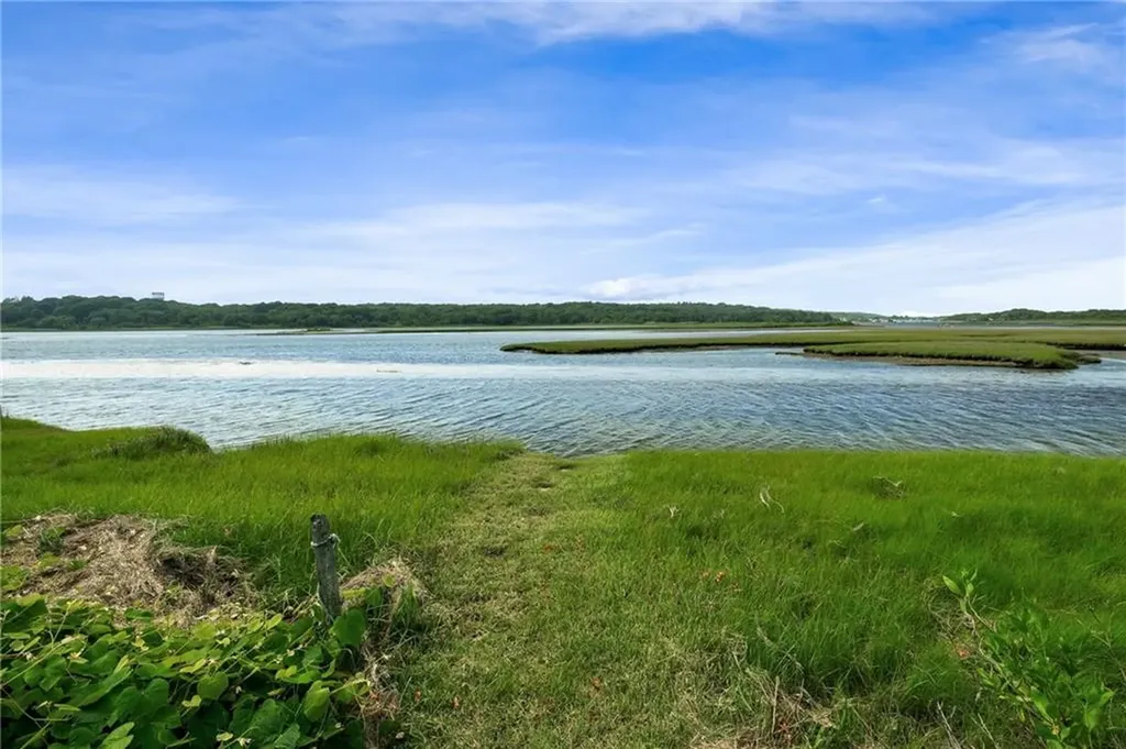 96 Starr Drive Narragansett RI 02882
