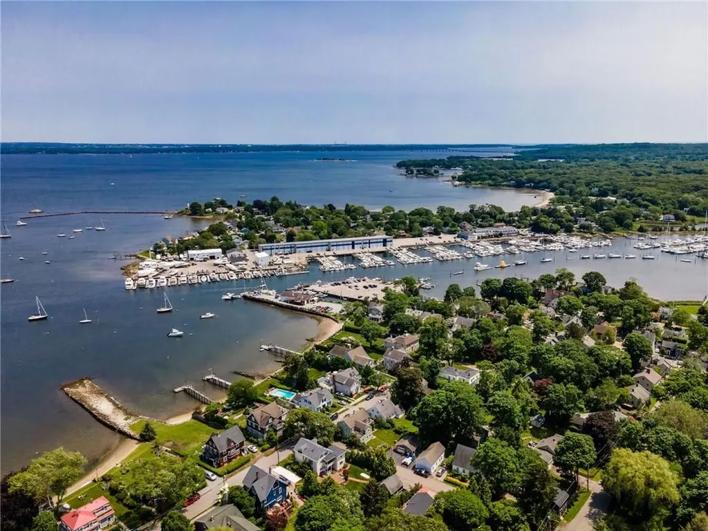 34 Pleasant Street North Kingstown RI 02852