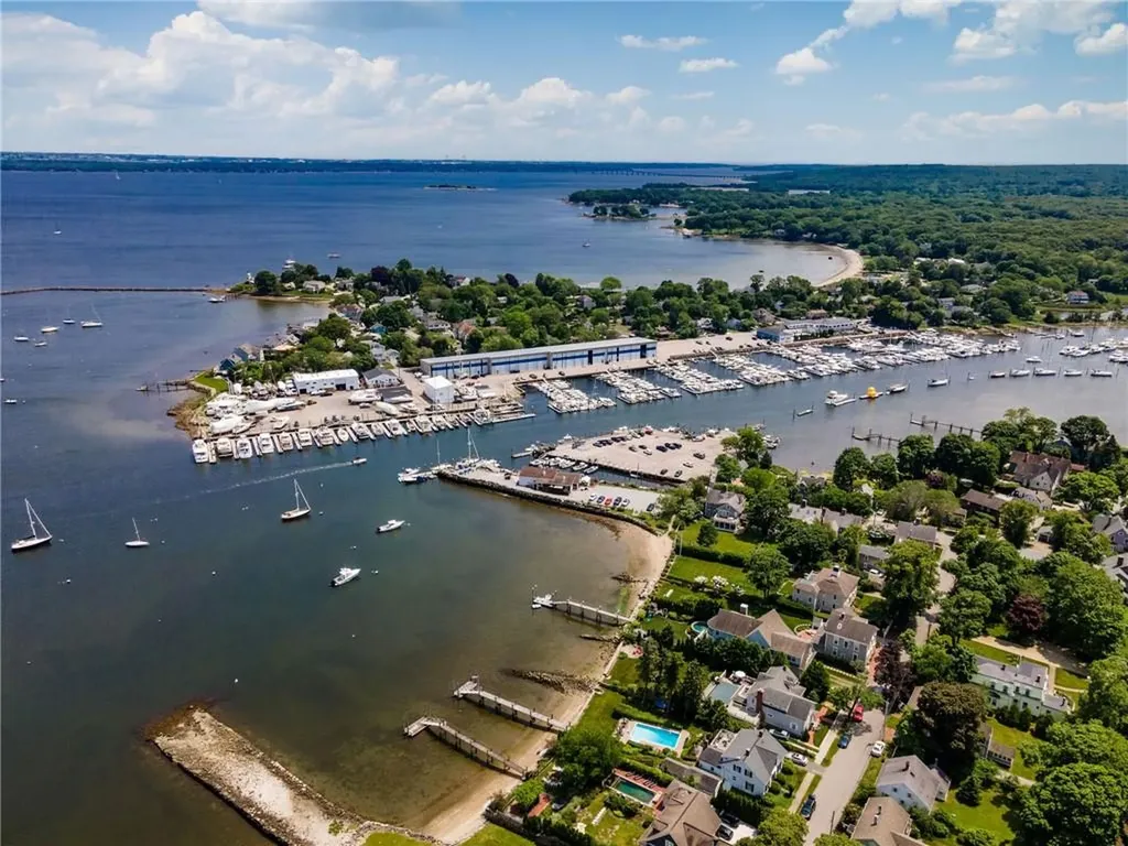 34 Pleasant Street North Kingstown RI 02852