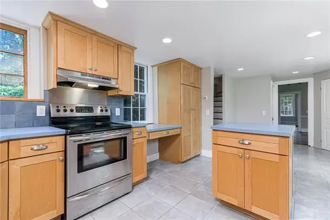 34 Pleasant Street North Kingstown RI 02852