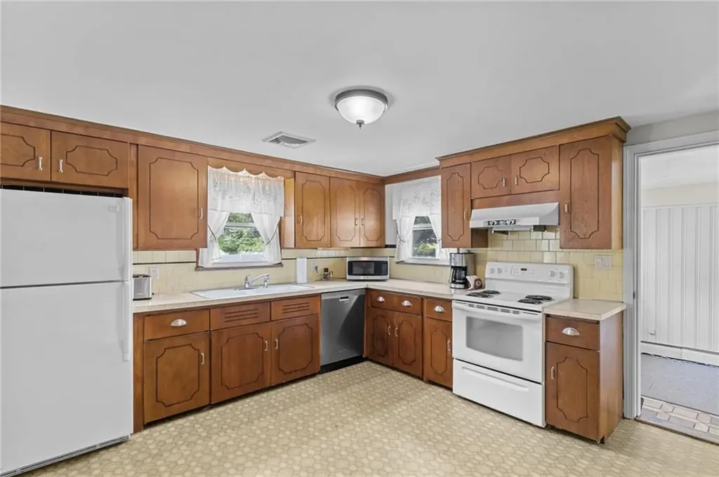 122 Cannon Street Cranston RI 02920