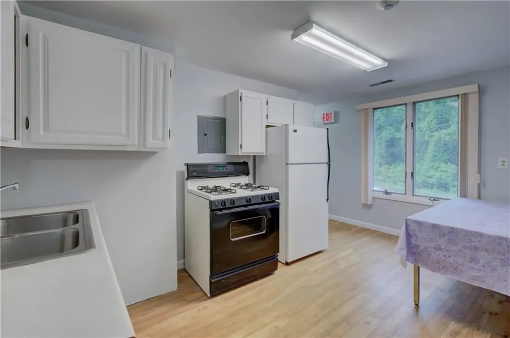 626 Toll Gate Road Warwick RI 02886