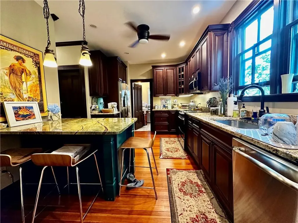 17 Lincoln Street Newport RI 02840