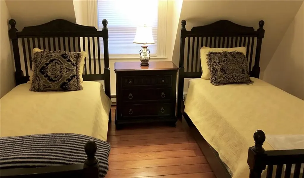 17 Lincoln Street Newport RI 02840