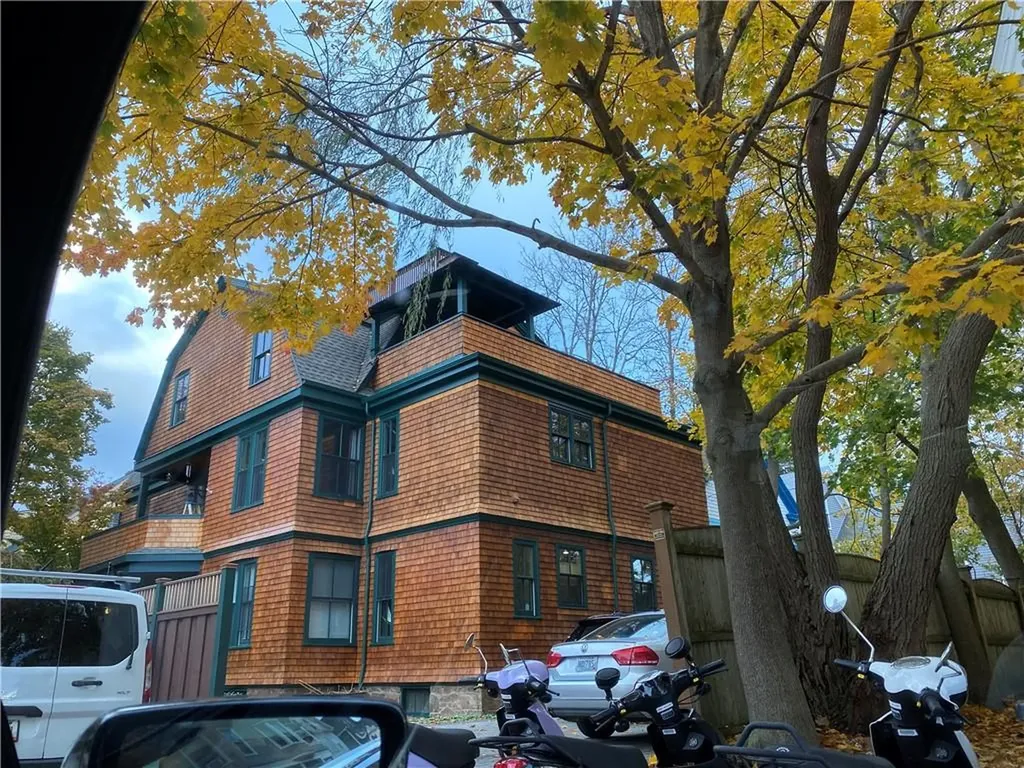 17 Lincoln Street Newport RI 02840